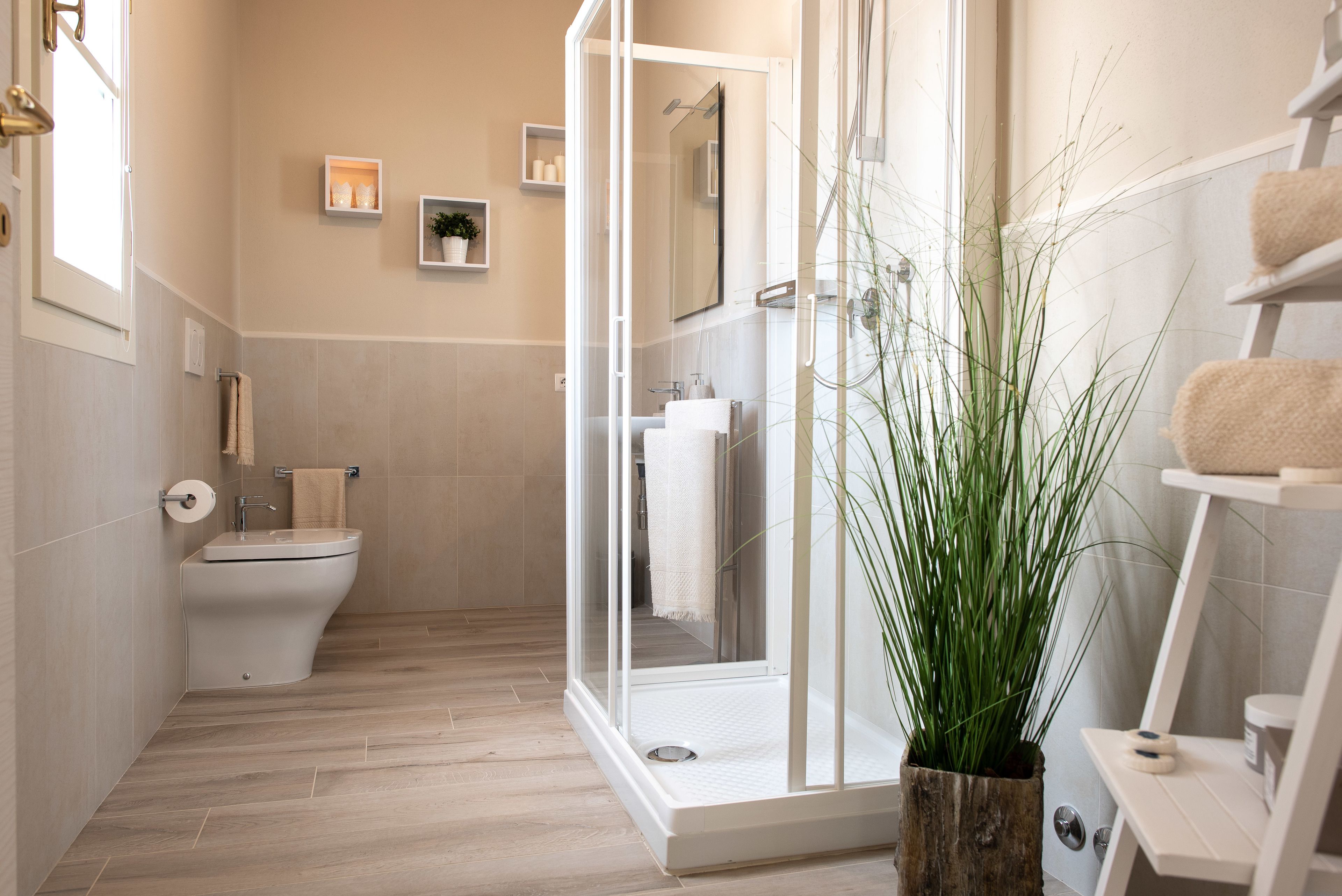 Appartement, 2 badkamers | Badkamer met douche
