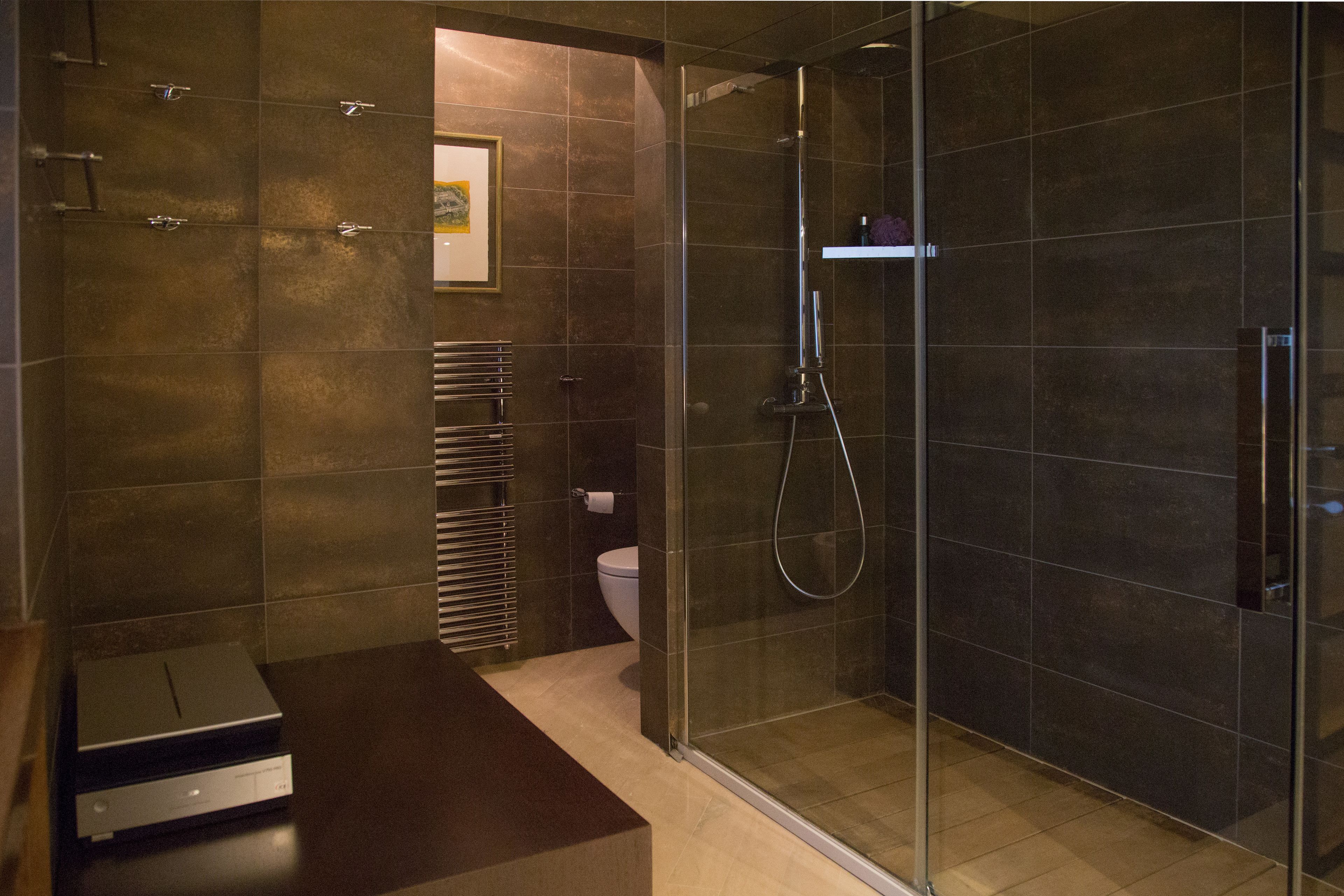 Vierbettzimmer, 2 Queen-Betten, Verbindungszimmer (202-203) | Badezimmer | Dusche, kostenlose Toilettenartikel, Haartrockner, Bidet