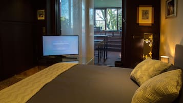 Vierpersoonskamer, 2 queensize bedden, kamers met tussendeur (202-203) | Een kluis op de kamer, gratis wifi