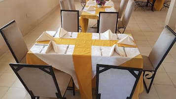 Breakfast, lunch and dinner served