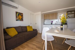 Televisión LED de 82 cm con canales vía satélite y televisión 