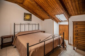 Apartemen, 2 kamar tidur (Apt 4) | 2 kamar tidur dan Wi-Fi gratis