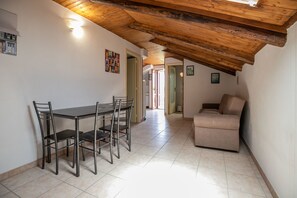 Apartemen, 2 kamar tidur (Apt 4) | Area keluarga