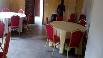 Breakfast, lunch, dinner served; local and international cuisine