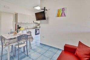 Apartment, 1 Bedroom | Private kitchenette | Fridge, microwave, oven, stovetop - I Giardini dell'Olimpo (Capaccio-Paestum)