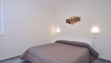 Apartment, 1 Bedroom | 1 bilik tidur, kalis bunyi, seterika/papan seterika, Wi-fi percuma