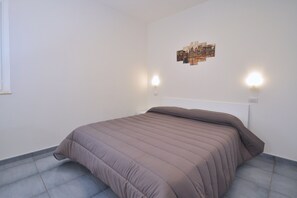 Apartment, 1 Bedroom | Kalis bunyi, seterika/papan seterika, Wi-fi percuma, cadar katil