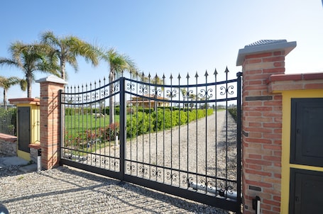 Property entrance. I Giardini dell'Olimpo