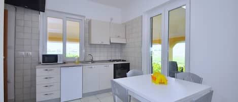 Apartment, 1 Bedroom (2 people) | Private kitchenette