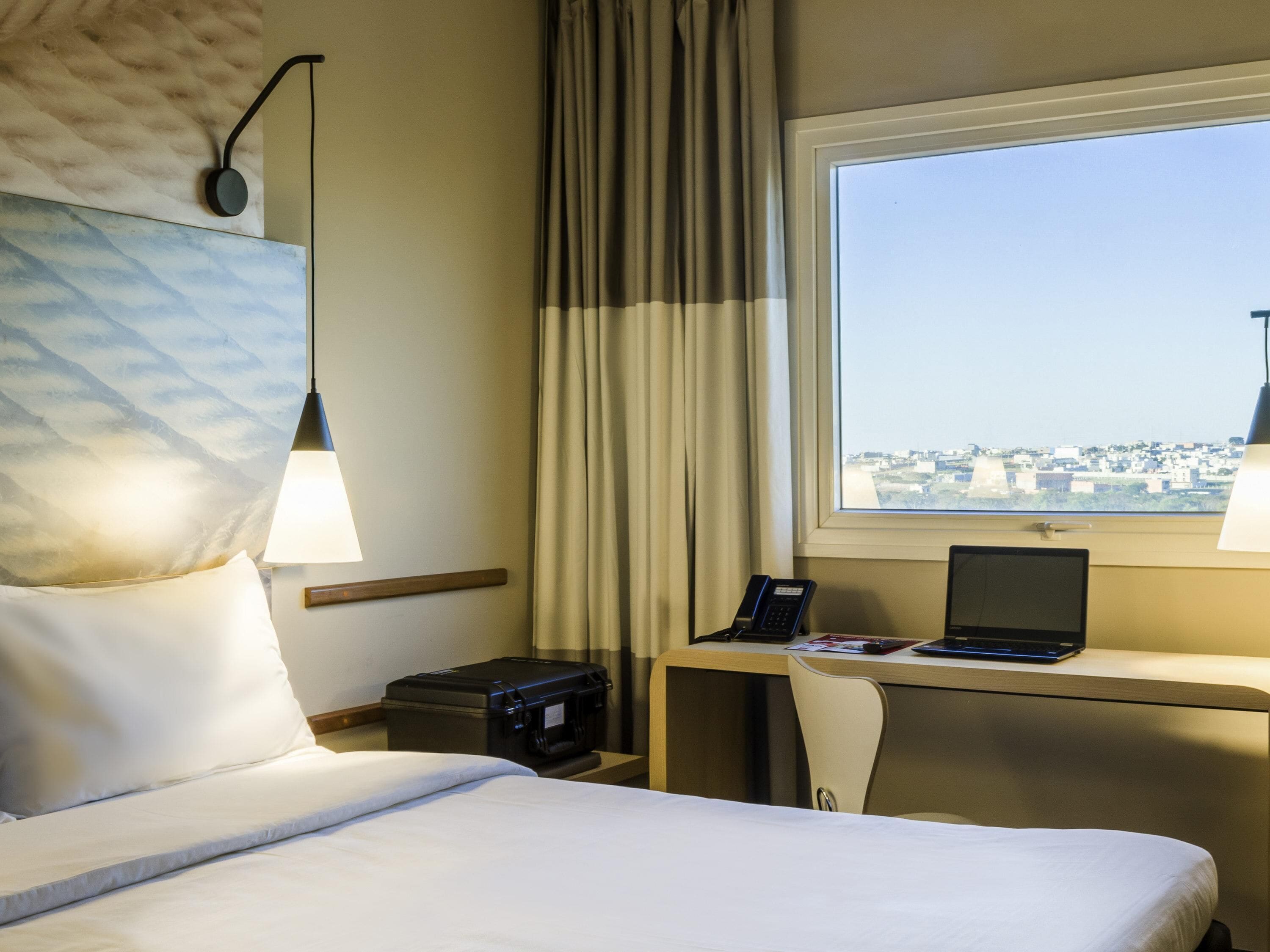 Standard Room, 1 Double Bed | Minibar, desk, blackout curtains, soundproofing