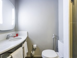 Minibar, bureau, rideaux occultants, chambres insonorisées