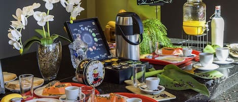 Daily buffet breakfast (BRL 44 per person)