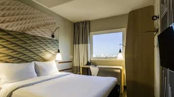 Minibar, escritorio, cortinas blackout y sistema de insonorización