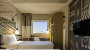 Minibar, escritorio, cortinas blackout y sistema de insonorización 