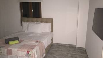 6 bedrooms, individually decorated, laptop workspace, blackout curtains
