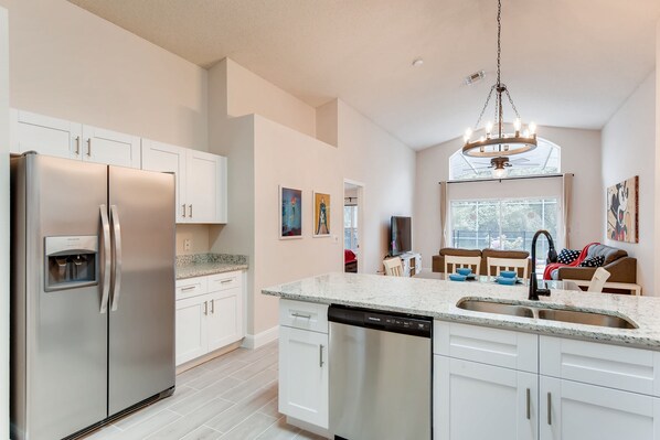 House, 4 Bedrooms, 2 Bathrooms | Private kitchen