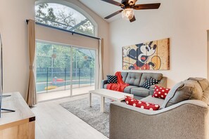 House, 4 Bedrooms, 2 Bathrooms | Living area