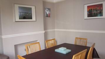 Cottage, Non Smoking, Mountain View | Dining