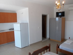 Habitación triple | Sábanas de algodón egipcio, ropa de cama de alta calidad y escritorio