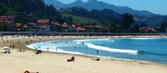 Ribadesella. Garden with Nice Mountain views. 5 Minutes to the Beach. For 6/7