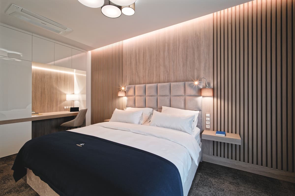 Superior Suite | Hypo-allergenic bedding, minibar, desk, laptop workspace