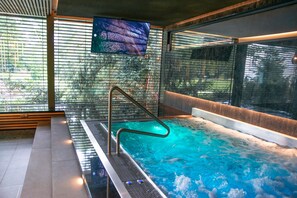 桑拿、热水浴缸、湿蒸房
