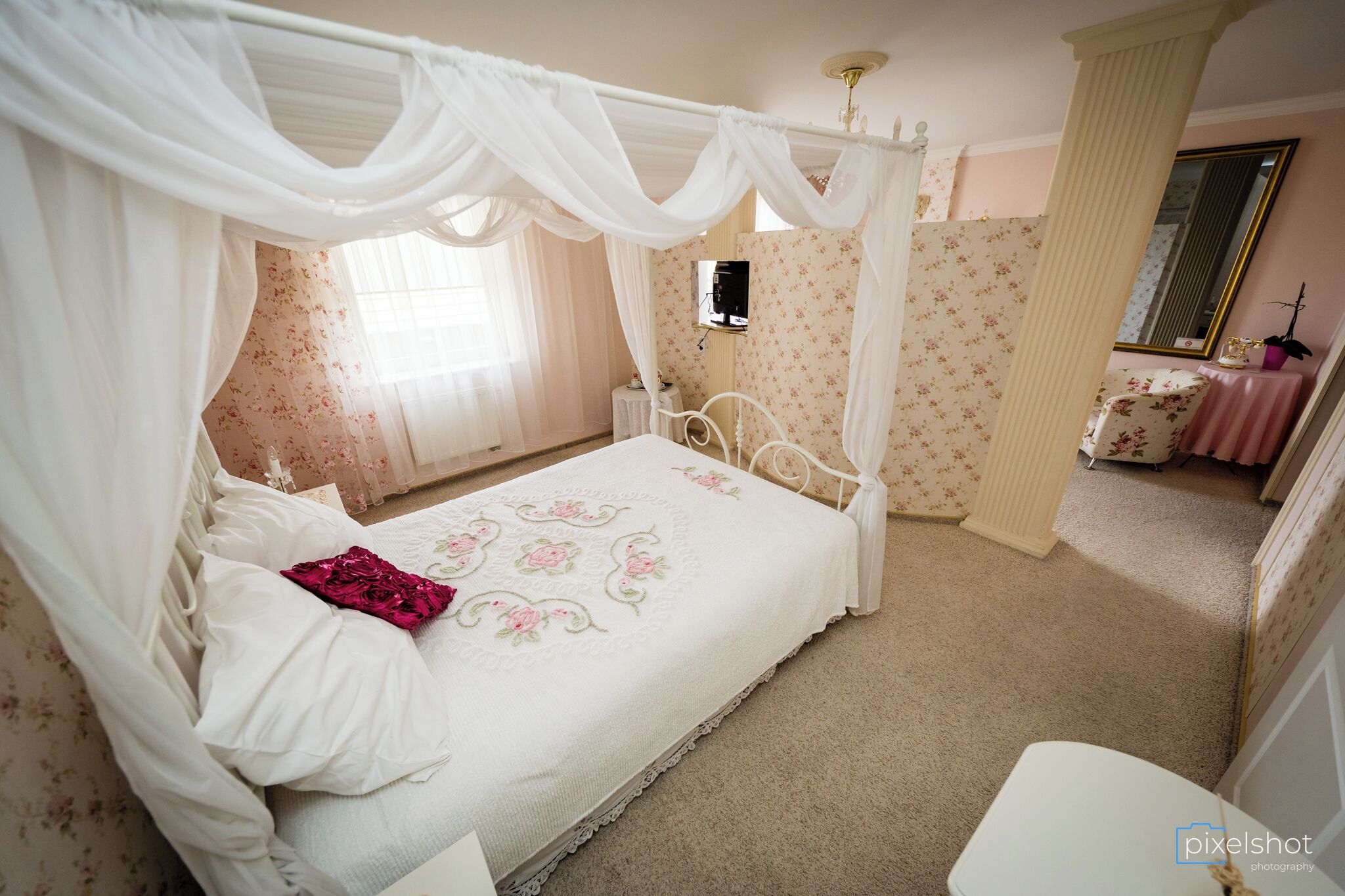 suite | desk, blackout curtains, iron/ironing board, free wifi