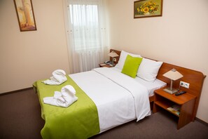 Comfort Room | Desk, blackout drapes, iron/ironing board, free WiFi