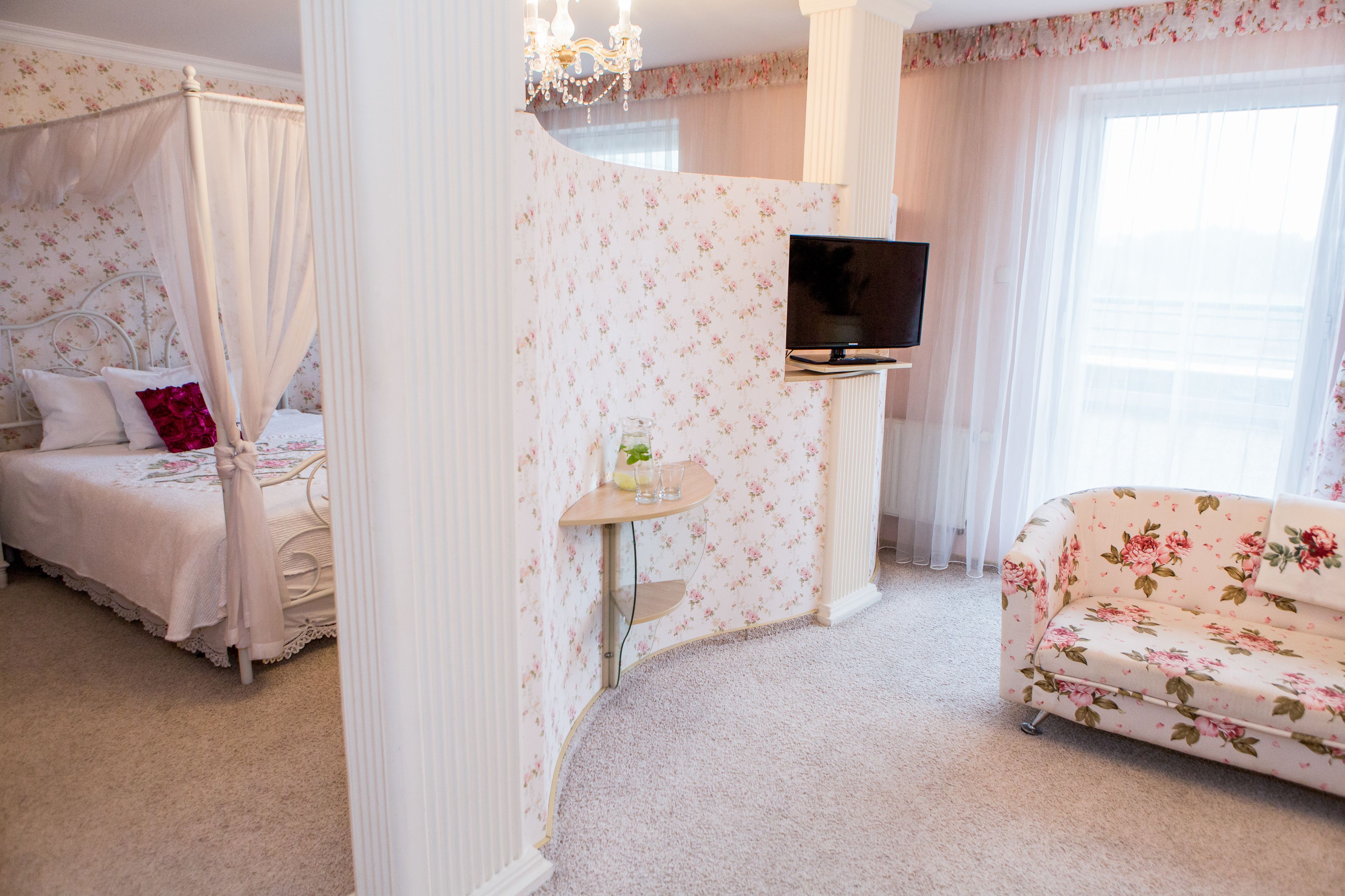 suite | desk, blackout curtains, iron/ironing board, free wifi