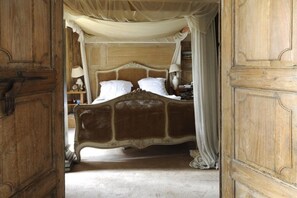 Decoración personalizada, muebles diferentes y escritorio