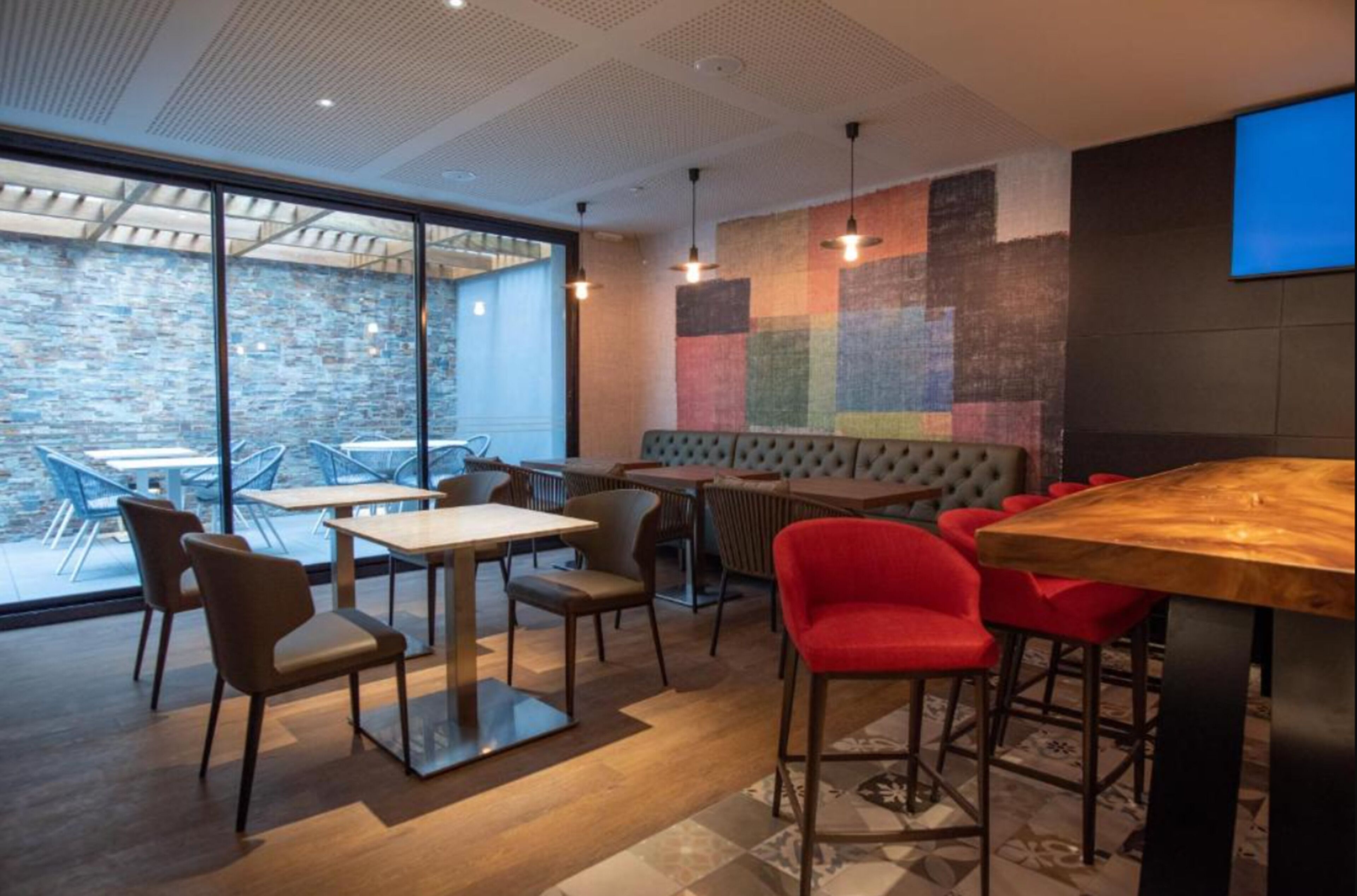 daily cooked-to-order breakfast (usd 20 per person)