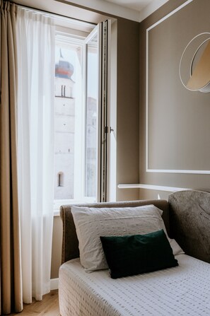 Superior Room, City View | Hypo-allergenic bedding, minibar, soundproofing, free WiFi - Hotel Garnì Venezia (Trento)