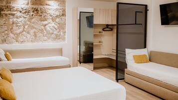 Comfort Quadruple Room, Courtyard View | Hypo-allergenic bedding, minibar, soundproofing, free WiFi