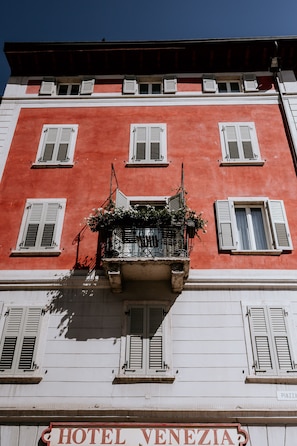 Deluxe Room, Balcony, City View | Terrace/patio