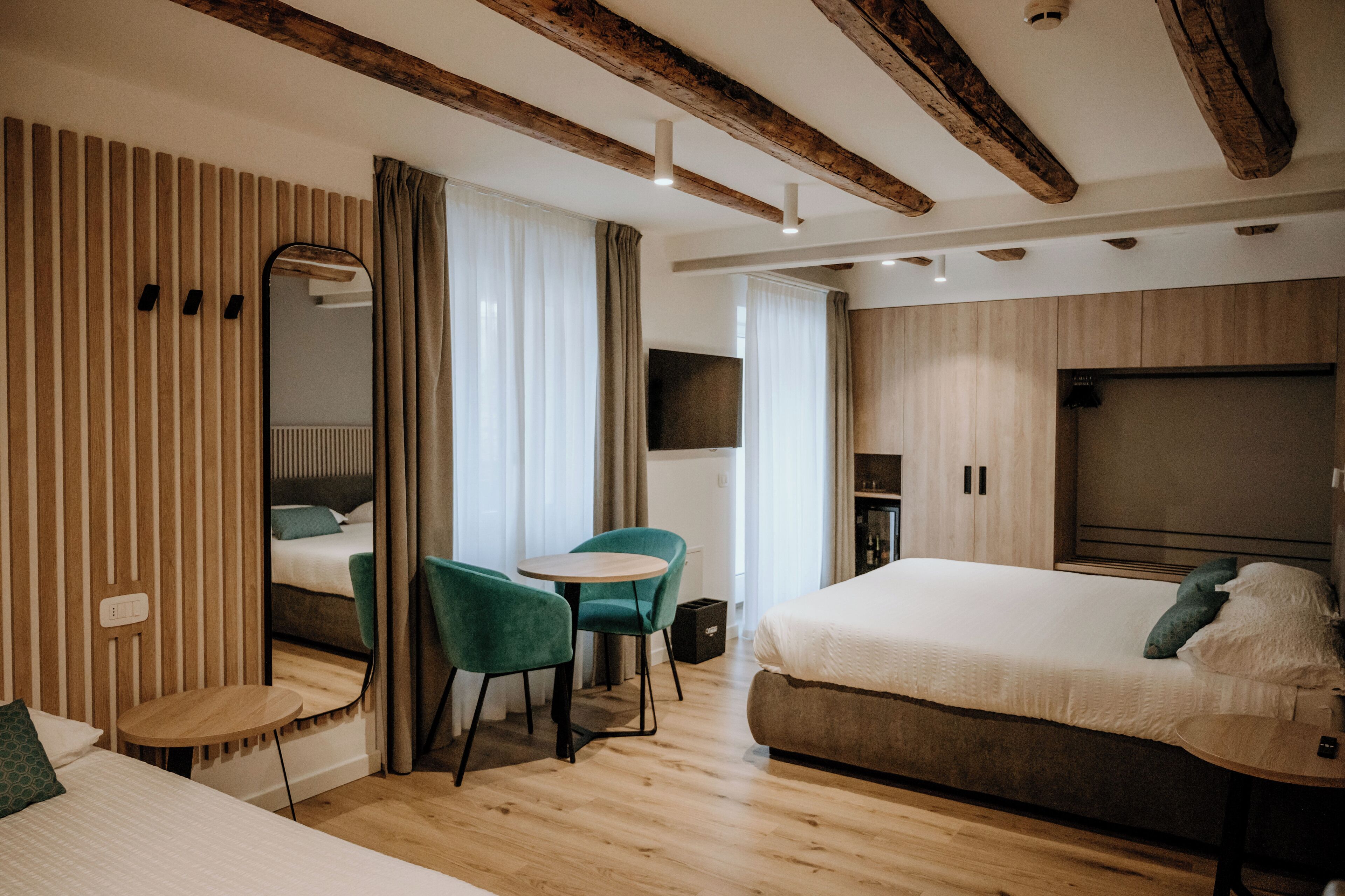 ห้องจูเนียร์ | เครื่องนอนป้องกันสารก่อภูมิแพ้, มินิบาร์, ห้องเก็บเสียง, Wi-Fi ฟรี