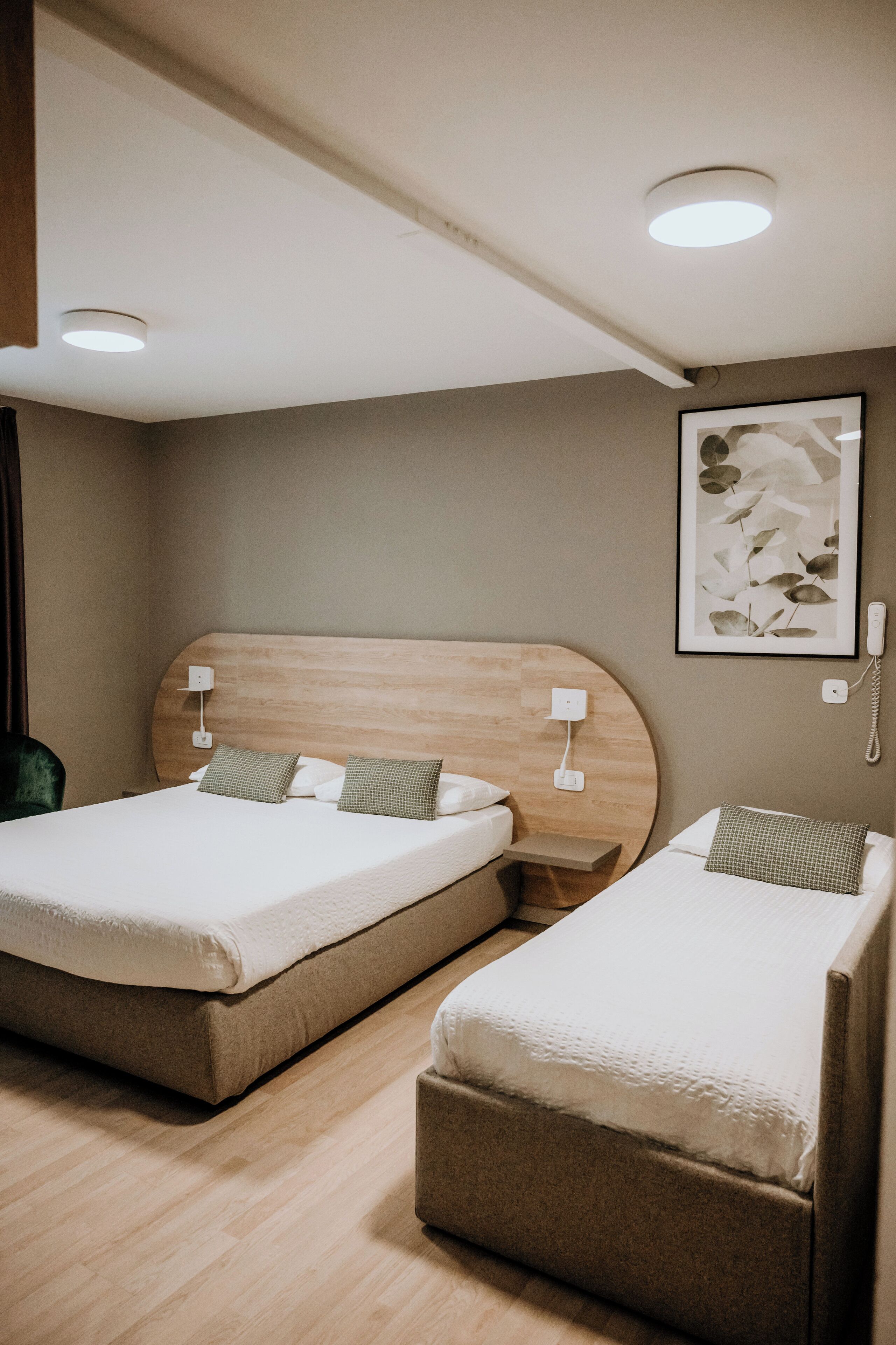 ห้องคอมฟอร์ททริปเปิล, วิวเมือง | เครื่องนอนป้องกันสารก่อภูมิแพ้, มินิบาร์, ห้องเก็บเสียง, Wi-Fi ฟรี