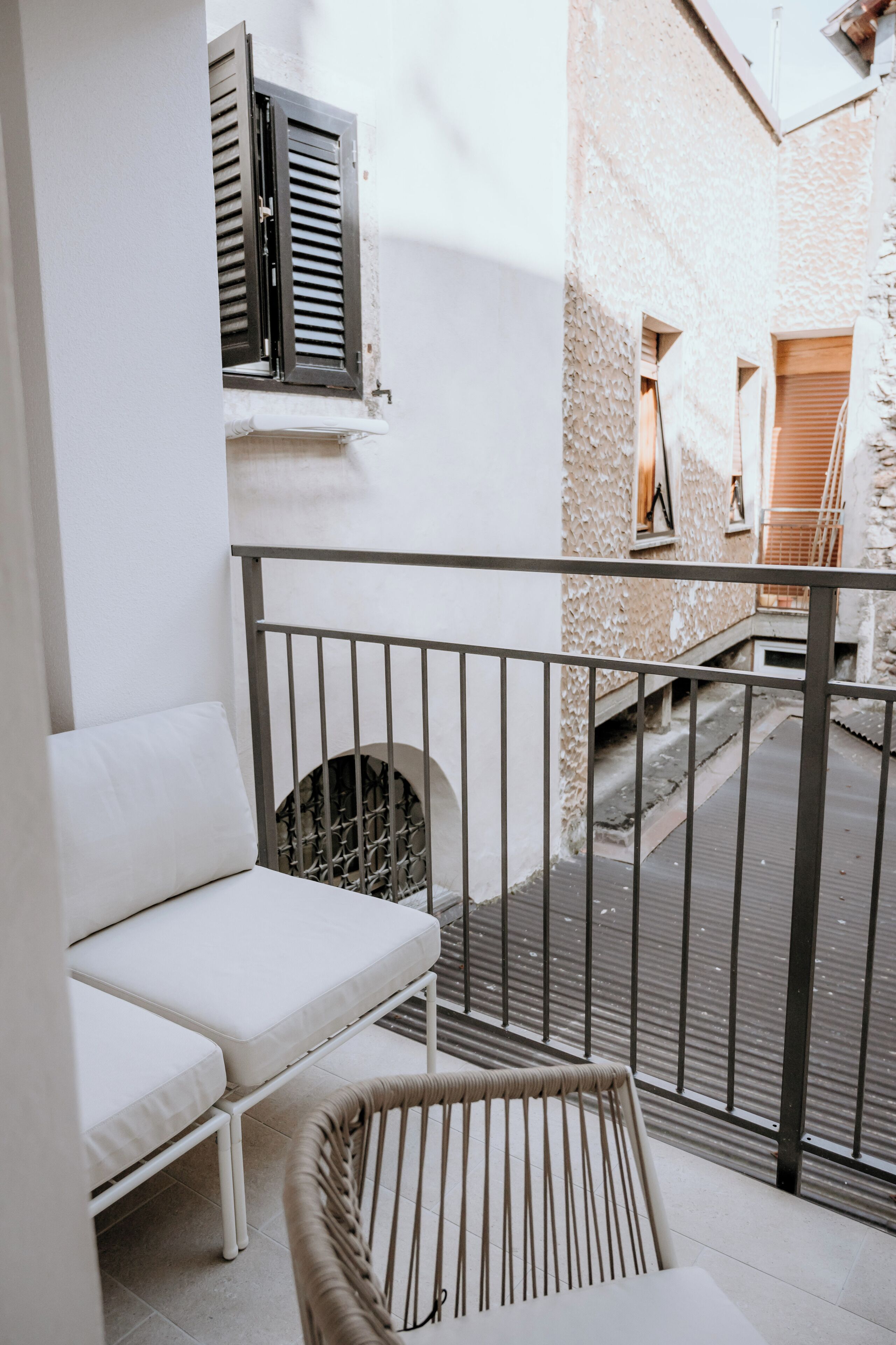 Familien-Vierbettzimmer, Balkon, Blick auf den Innenhof | Terrasse/Patio