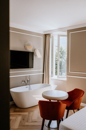 Chambre Deluxe, balcon, vue ville | Literie hypoallergénique, minibar, chambres insonorisées, Wi-Fi gratuit