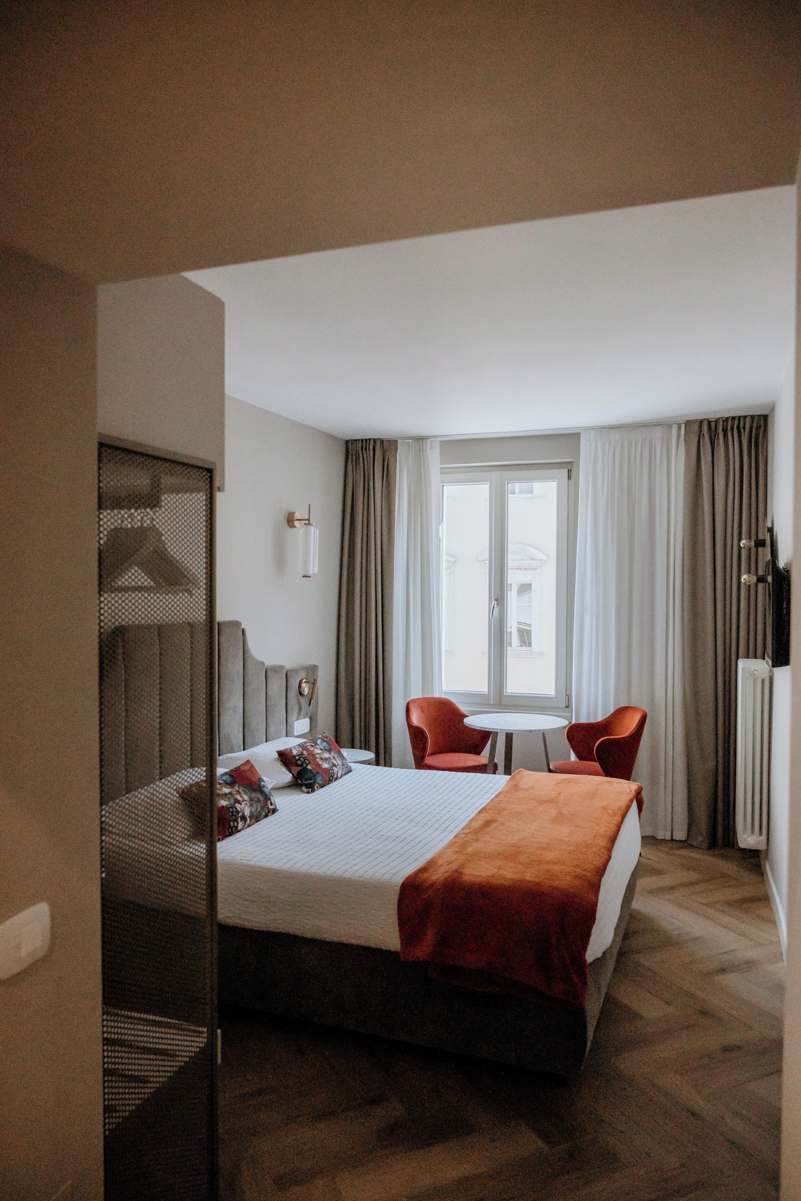 ห้องซูพีเรีย | เครื่องนอนป้องกันสารก่อภูมิแพ้, มินิบาร์, ห้องเก็บเสียง, Wi-Fi ฟรี