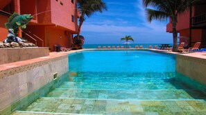 Outdoor pool - Hotel El Murique (Zorritos)