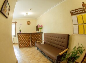 Reception - Grand Hostel (Chernivtsi)