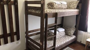 共用宿舍, 男女混合宿舍 (1 Bed in 4 Person Dorm) | 客廳 | 電視