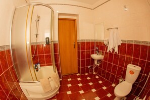 Premium Double or Twin Room, Shared Bathroom | Bathroom | Shower, free toiletries, hair dryer, towels - Grand Hostel (Chernivtsi)