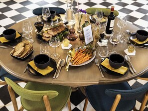 Desayuno buffet diario (IDR 121000 por persona)