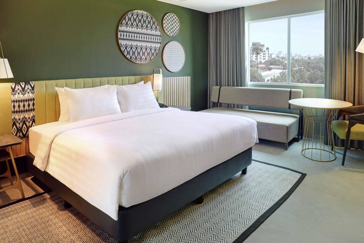Deluxe Room, 1 King Bed with Sofa bed | 1 bedroom, premium bedding, in-room safe, individually decorated