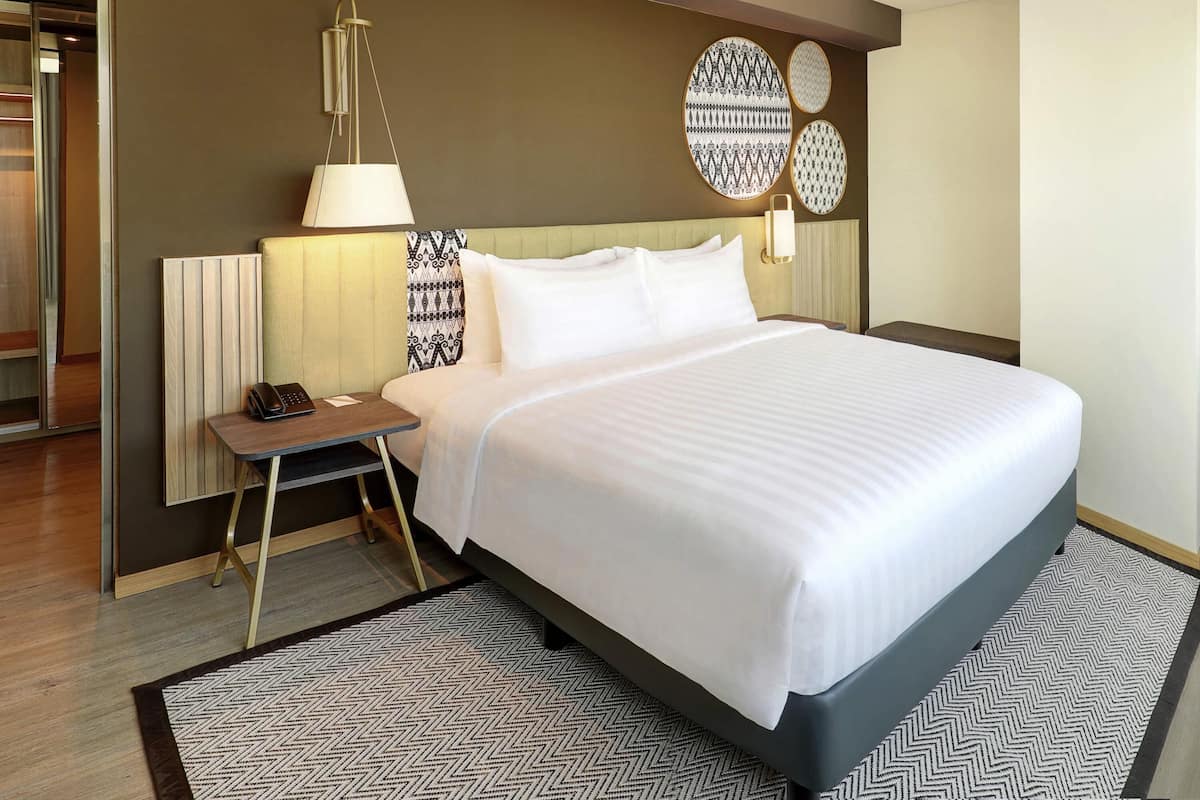 Suite ejecutiva, 1 cama de matrimonio grande con sofá cama | Ropa de cama de alta calidad, caja fuerte, decoración individual