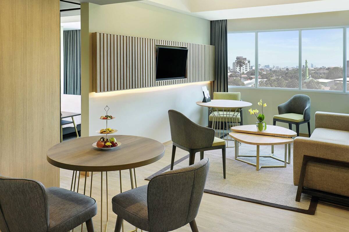 Executive Suite, 1 King Bed with Sofa bed | 1 bedroom, premium bedding, in-room safe, individually decorated