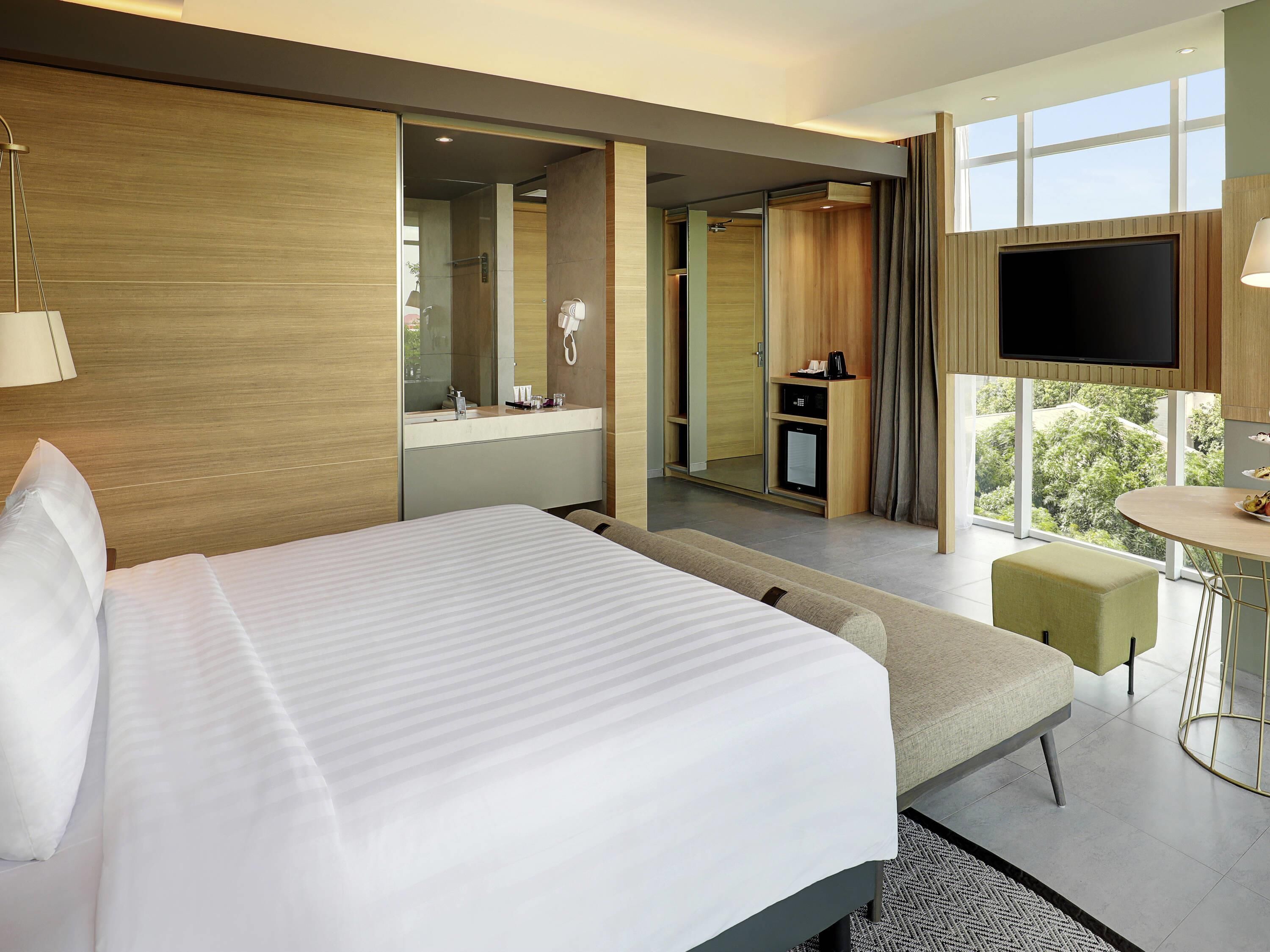 Junior Suite, 1 King Bed | Premium bedding, in-room safe, individually decorated, desk