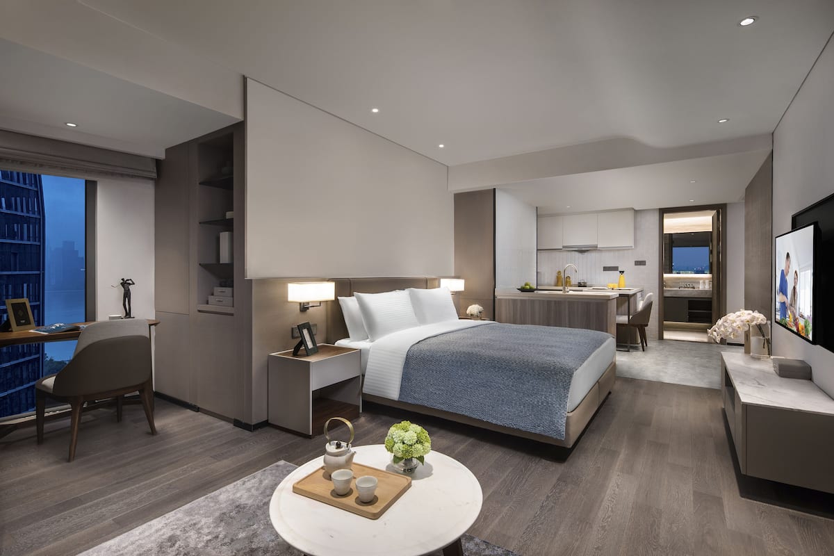Monolocale Deluxe | Biancheria da letto di alta qualità, copriletto in piuma