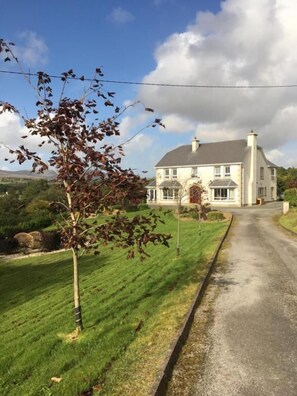 Property grounds - Carrick House B&B (Killybegs)